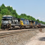 Norfolk Southern train 69Q negotiates southbound